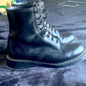 Solo sirve Combat boots made in England